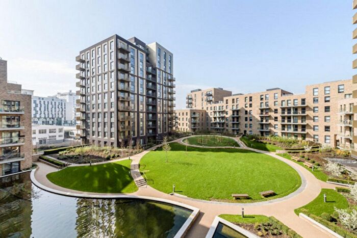 3 Bedroom Flat To Rent In Crescent, London, HA9