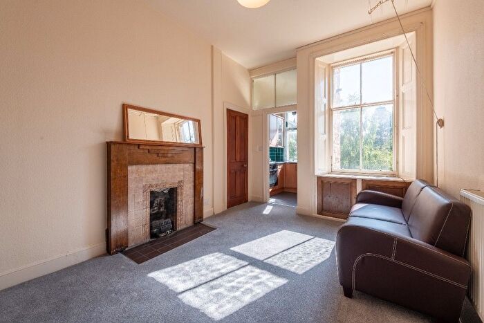 3 Bedroom Flat To Rent In Falcon Gardens, Edinburgh, EH10
