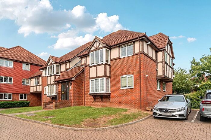 2 Bedroom Flat For Sale In Sandringham Court, Priory Field Drive, Edgware, Greater London., HA8