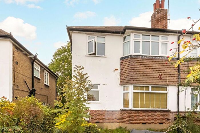 2 Bedroom Flat To Rent In Villiers Close, Villiers Close, KT5