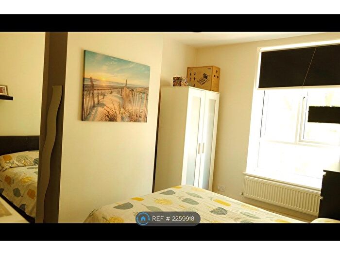 2 Bedroom Flat To Rent In East Dulwich State, London, SE22