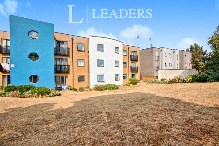 2 Bedroom Flat To Rent In South Point, Prince Avenue, Westcliff, SS0