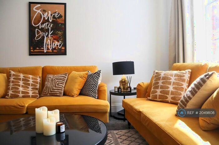 2 Bedroom Flat To Rent In High Street, Knaresborough, HG5