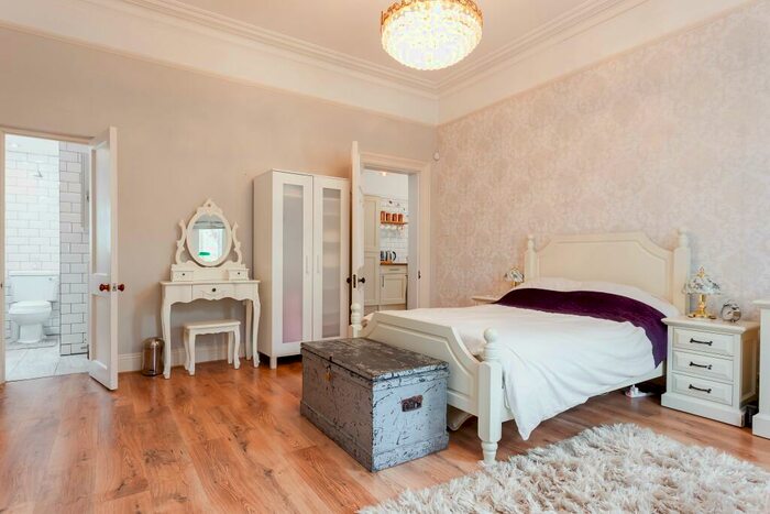 2 Bedroom Flat To Rent In Crabton Close Road, BH5