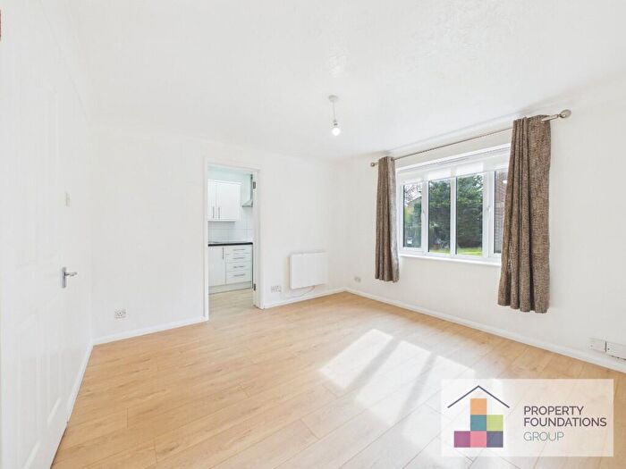 1 Bedroom Flat To Rent In Pennyroyal Court, Reading, Berkshire, RG1