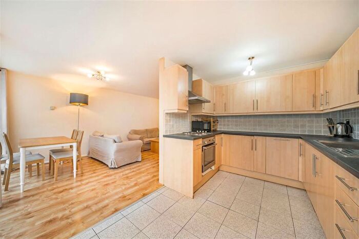 2 Bedroom Flat To Rent In Clipstone Street, Fitzrovia Amp; Covent Garden, W1W