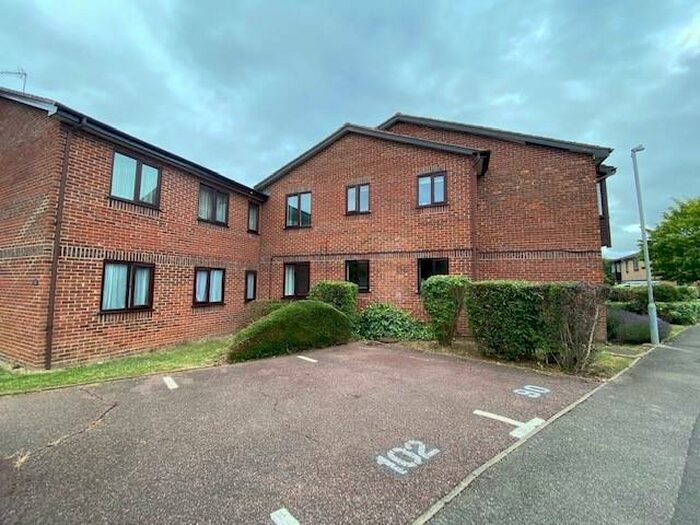 2 Bedroom Apartment To Rent In Poets Chase, Aylesbury, HP21