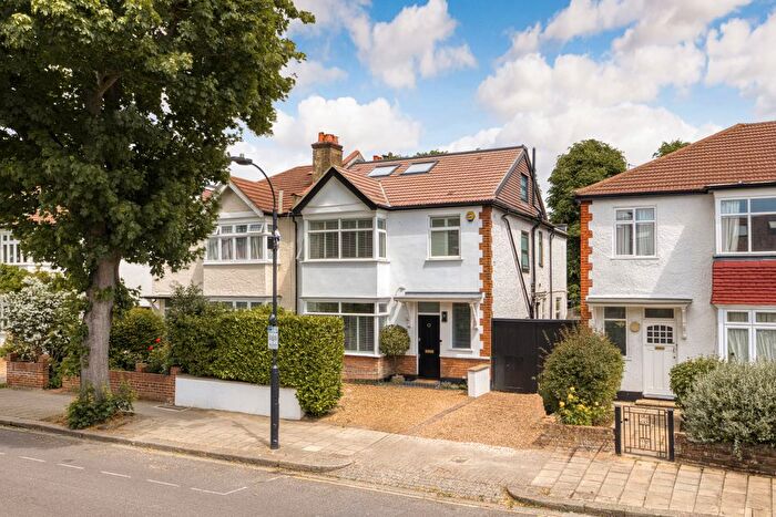 5 Bedroom Property For Sale In Emlyn Road, Chiswick, London, W12