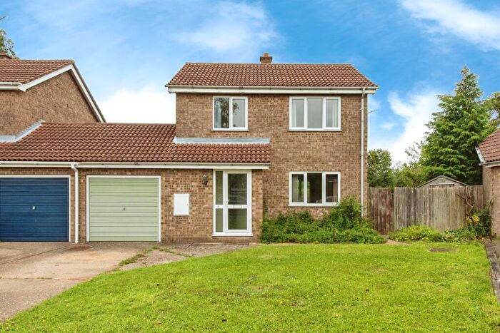3 Bedroom Link Detached House For Sale In The Glebe, Lawshall, Bury St. Edmunds, IP29