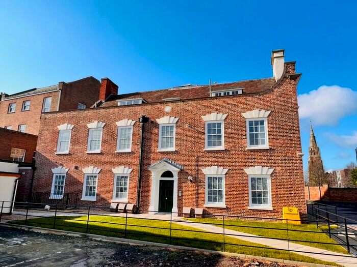 2 Bedroom Flat To Rent In The Crescent, Taunton, TA1