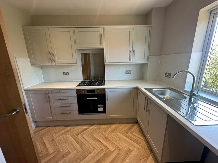 2 Bedroom Flat For Sale In Victoria Road, Romford, RM1