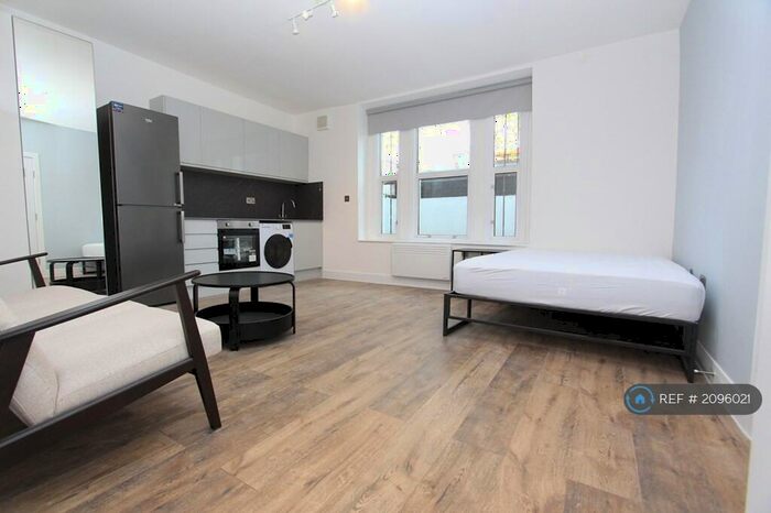 Studio To Rent In Junction Road, London, N19