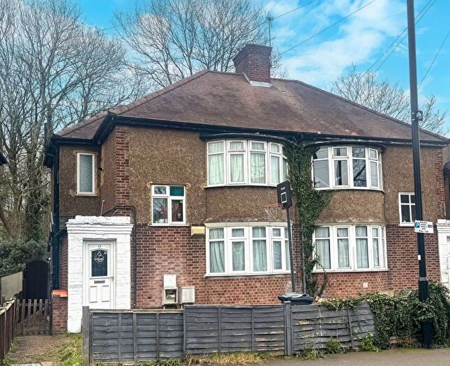 1 Bedroom Flat For Sale In River Gardens, Feltham, TW14