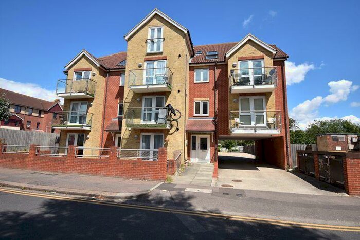 2 Bedroom Apartment To Rent In Ambleside Drive, Southend-On-Sea, SS1