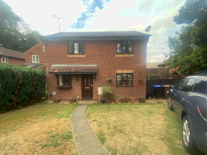 3 Bedroom House To Rent In Ixworth Close, NN3