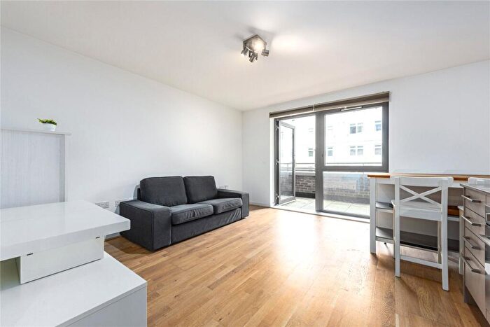 1 Bedroom Flat To Rent In Eden Apartments, Glengarnock Avenue, E14