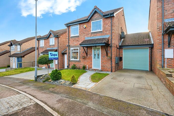 3 Bedroom Detached House For Sale In Dalton Close, Luton, LU3