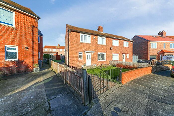 2 Bedroom Semi Detached House For Sale In Farne Road, Palmersville, NE12