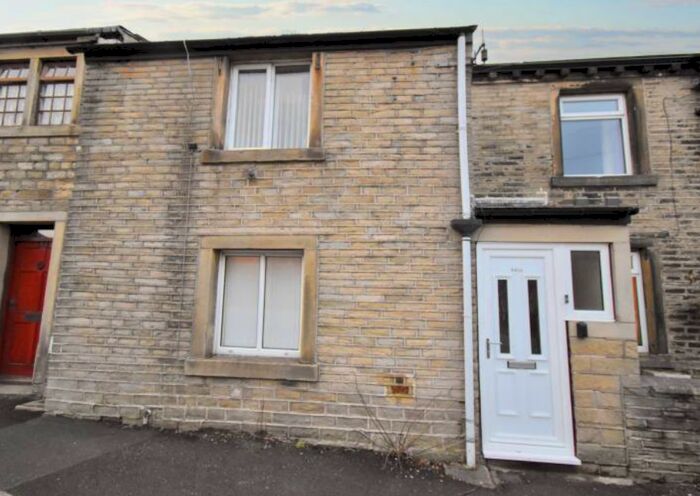 3 Bedroom Terraced House To Rent In New Hey Road, Huddersfield, West Yorkshire, HD3