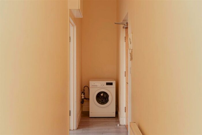 1 Bedroom Flat To Rent In Station Road, Redhill, RH1