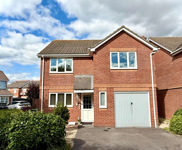 4 Bedroom Detached House For Sale In Norton Close, Christchurch, BH23
