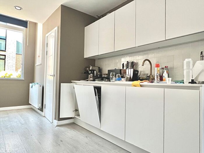 3 Bedroom Flat To Rent In Coopers Lane, London, E20