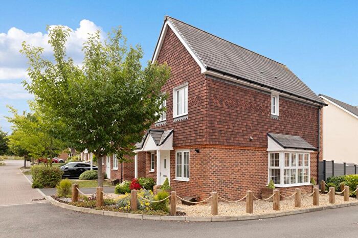 2 Bedroom Link Detached House For Sale In Hawthorn Way, Billingshurst, RH14