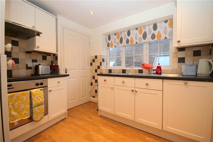 3 Bedroom Flat To Rent In Aldershot Road, Guildford, GU2