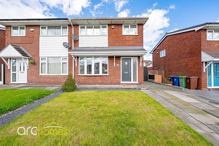 3 Bedroom Semi-Detached House For Sale In Hillside Avenue, Atherton, M46