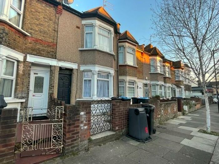 3 Bedroom House To Rent In Gordon Road Edmonton London, N9