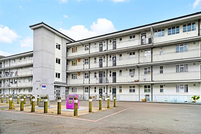 3 Bedroom Flat For Sale In Hector House, Old Bethnal Green Road, London, E2