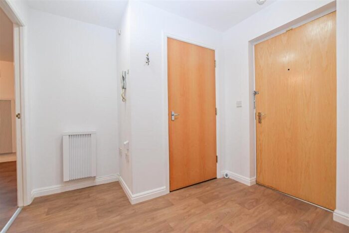 2 Bedroom Apartment To Rent In Millfield, Neston, Cheshire, CH64