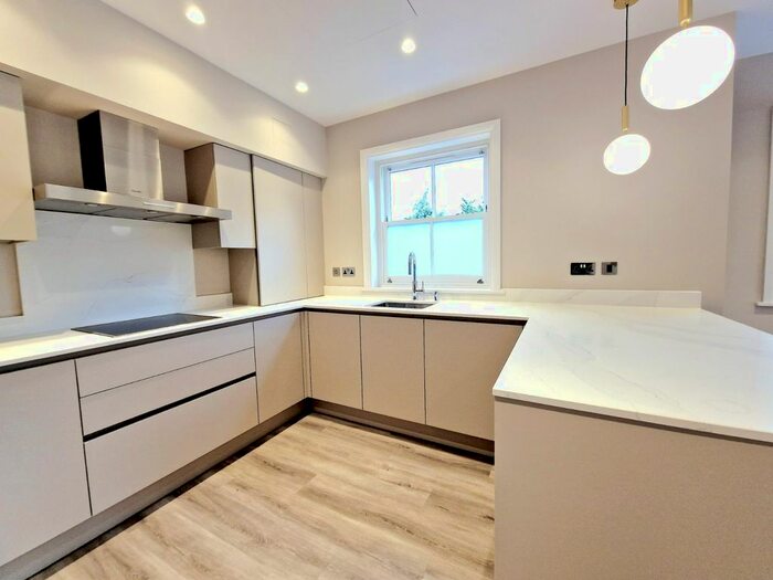 2 Bedroom Flat To Rent In Camlet Way, Barnet, EN4