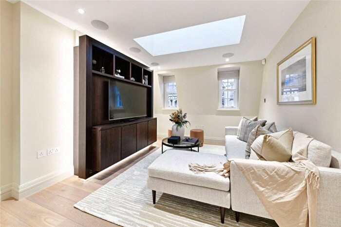 2 Bedroom Flat For Sale In Strand Chambers, Strand, WC2R