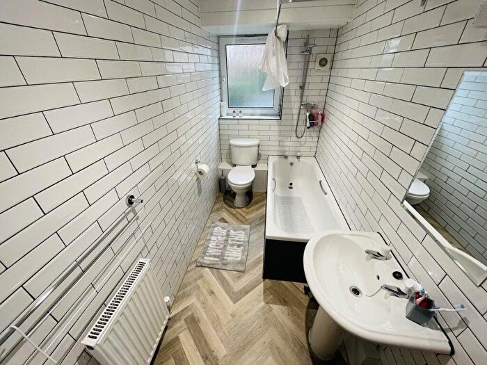 5 Bedroom Flat To Rent In Opal Court, Moseley Road, Manchester, Greater Manchester, M14
