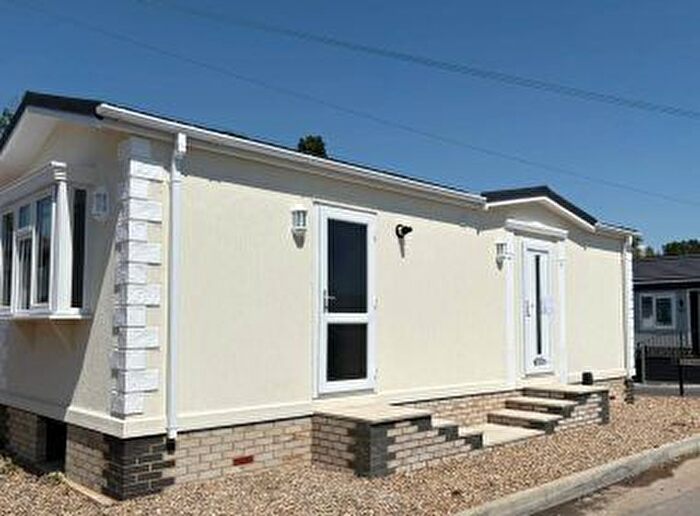 1 Bedroom Mobile/park Home For Sale In Park Lane, Cranbourne Hall, Winkfield, Windsor, SL4