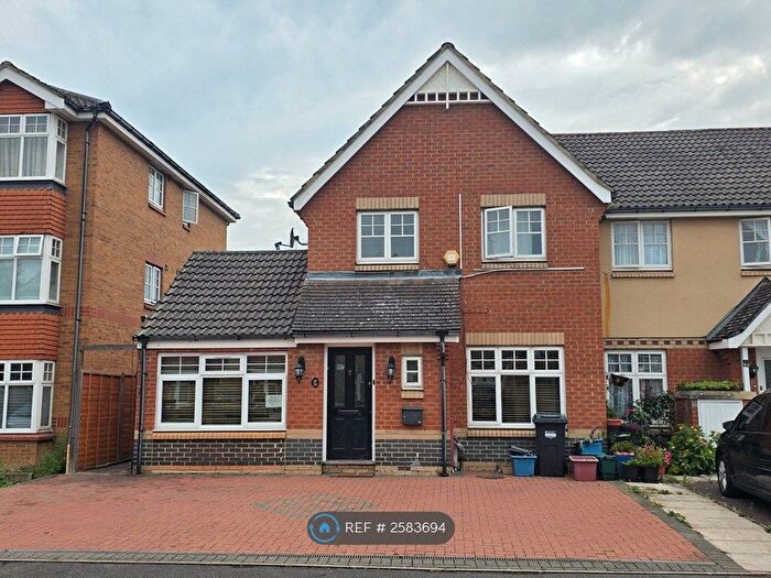 3 Bedroom Semi-Detached House To Rent In Garrison Close, Hounslow, TW4