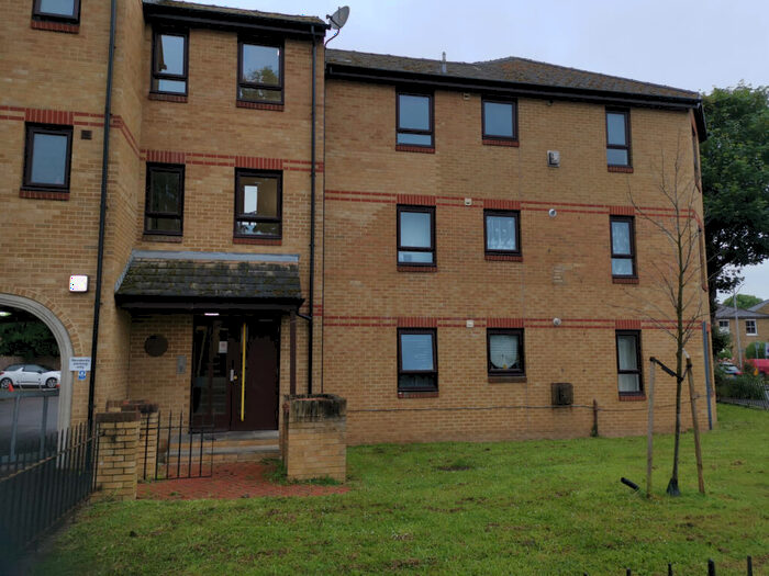 2 Bedroom Flat To Rent In St Johns Court, - Beaufort Road, KT1