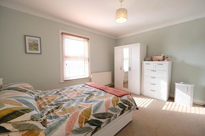 1 Bedroom Flat For Sale In Queens Road, London, N11