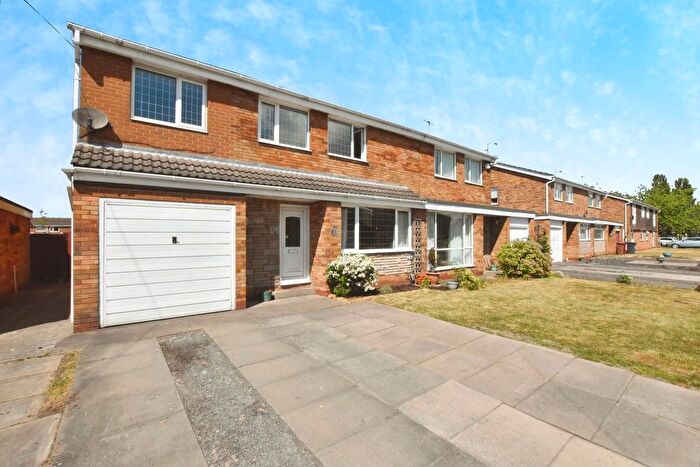 4 Bedroom Semi-Detached House For Sale In Hilton Avenue, Scunthorpe, DN15