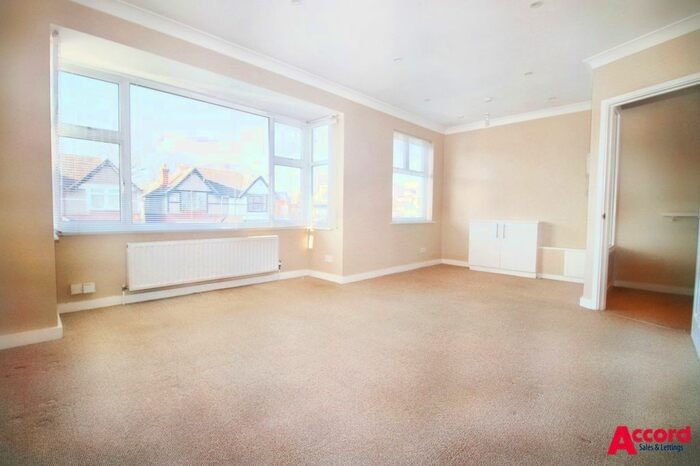 2 Bedroom Maisonette To Rent In North Street, Hornchurch, RM11