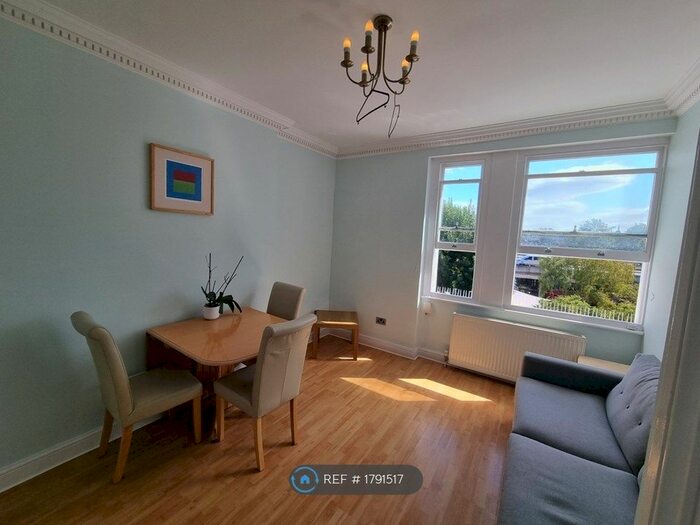 2 Bedroom Flat To Rent In Cambridge Gardens, London, W10