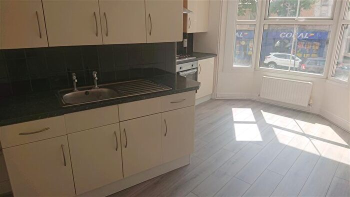 2 Bedroom Duplex To Rent In Market Place, Great Bridge, Tipton, DY4