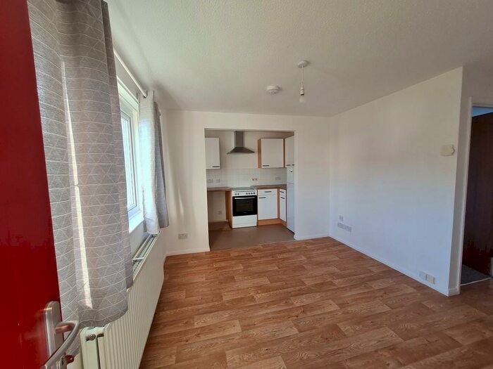 1 Bedroom Apartment To Rent In East Cowes, PO32
