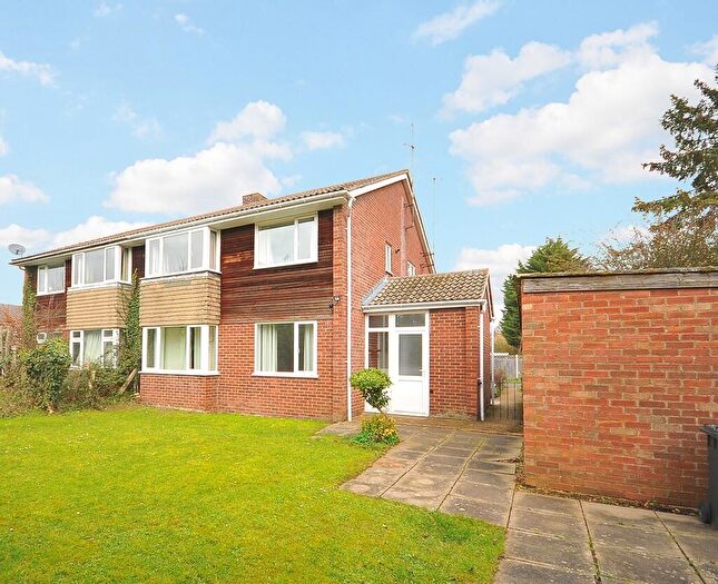 2 Bedroom Apartment For Sale In Farringford Close, CB4