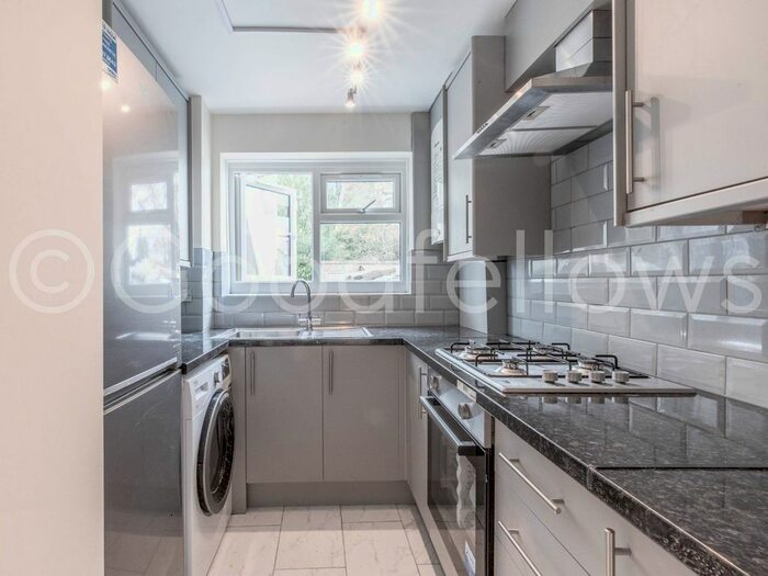 2 Bedroom Flat To Rent In Bishopsford Road, Morden, SM4