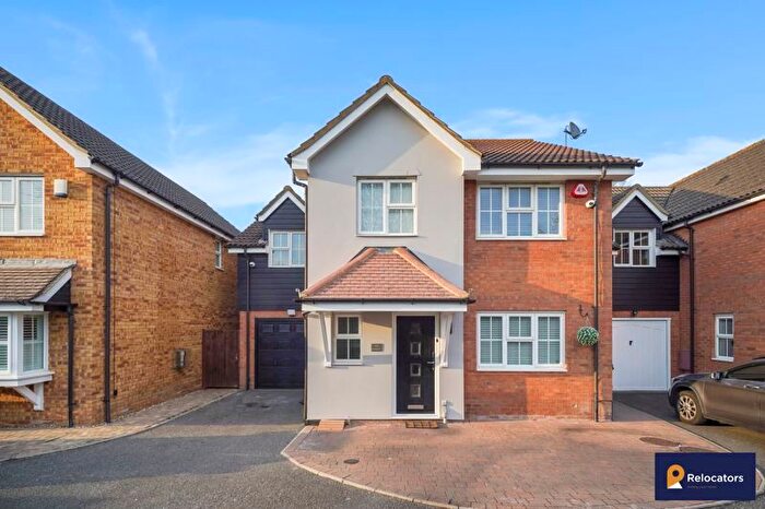 4 Bedroom Detached House To Rent In Burleigh Close, Romford, RM7
