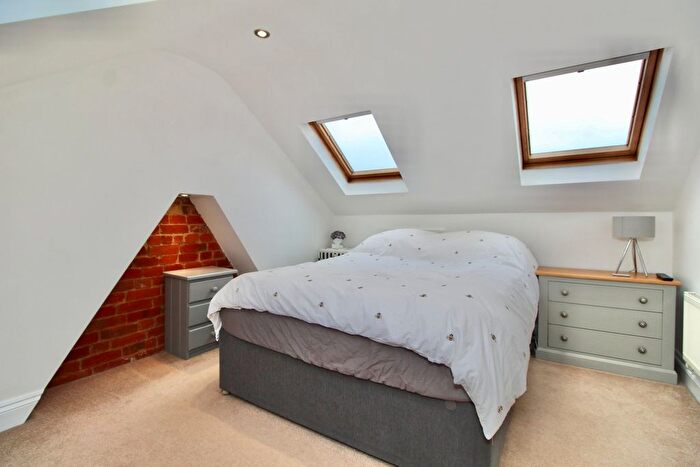 1 Bedroom Flat For Sale In South Street, Pennington, Lymington, SO41