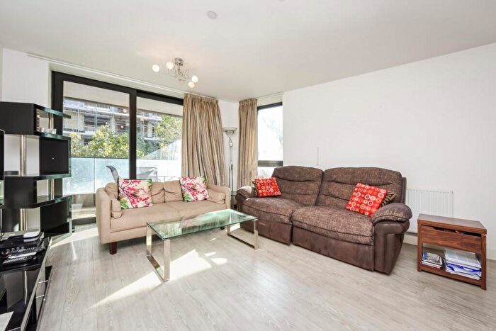 2 Bedroom Flat To Rent In Connaught Heights, E16