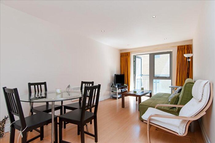 2 Bedroom Apartment To Rent In Hoxton Square, Shoreditch, N1
